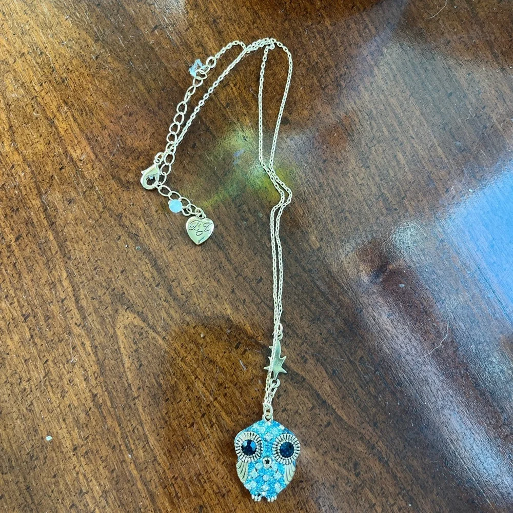 BETSY JOHNSON...Gold Tone,  OWL Pendant Necklace... - Picture 2 of 3